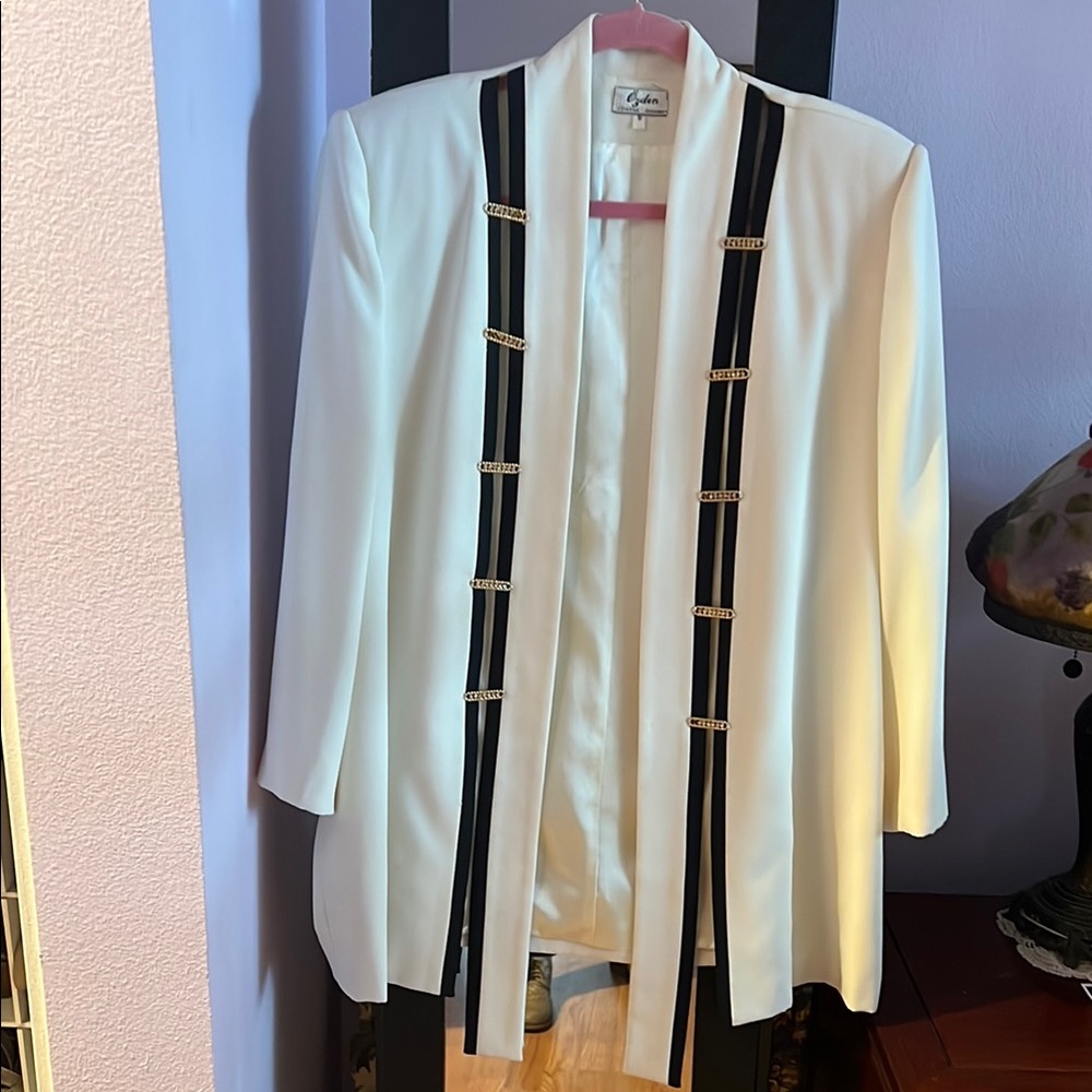Cache White and Black Blazer with Contrasting Trim